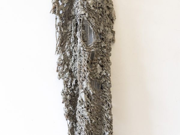 李美来，Untitled (Concrete-Dipped Big-Eyed Burlap Piece)，2025